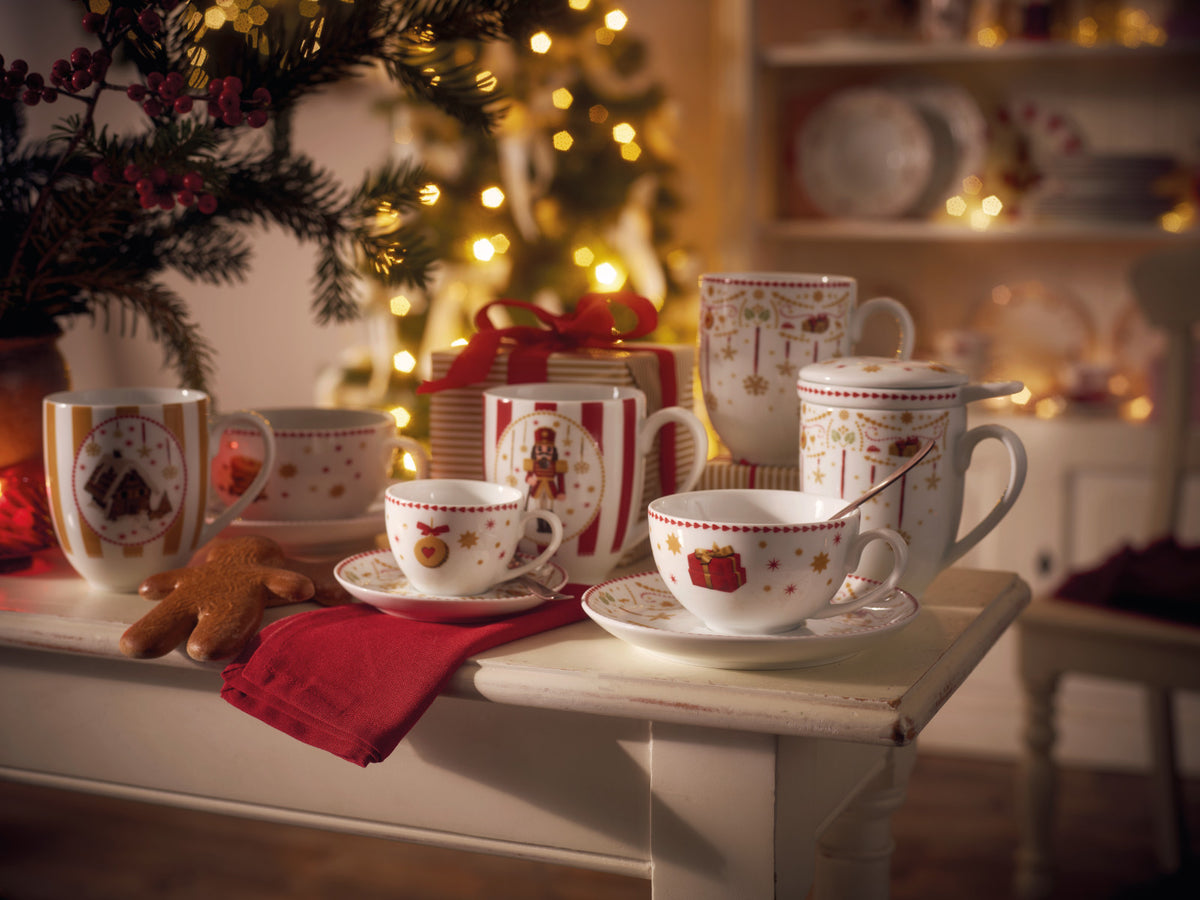 Hutschenreuther Christmas Love beige Becher mit Henkel 0,4l Lifestyle 1