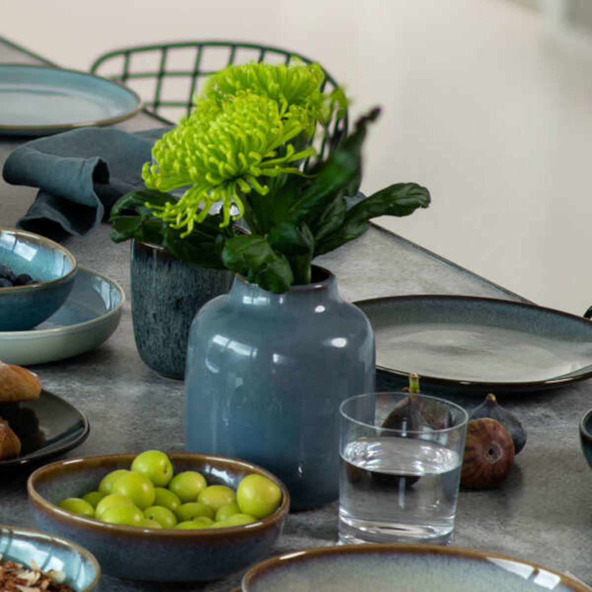 Villeroy & Boch Lave Home Vase Nek bleu uni kl. 12,7x12,7x15,3 cm Lifestyle 2