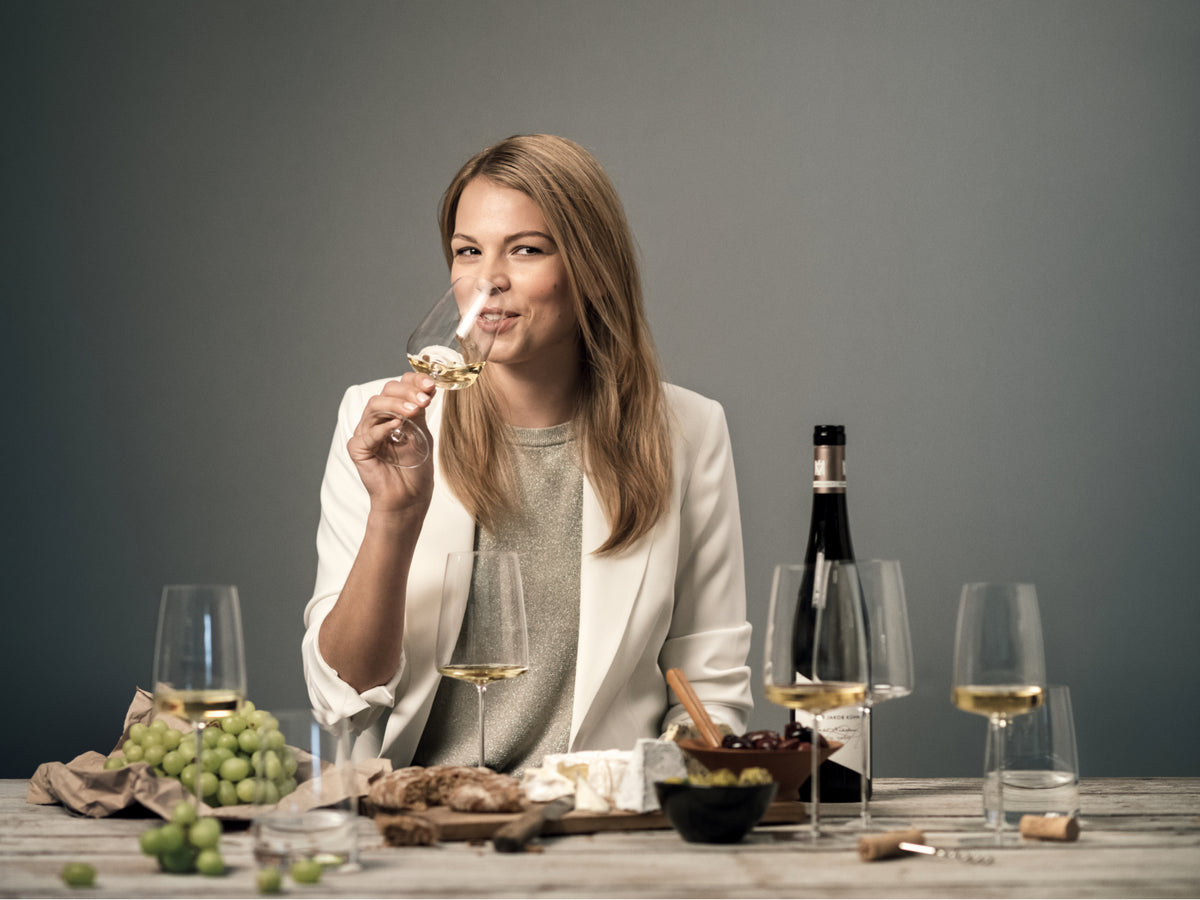 ZWIESEL GLAS Simplify Weinglas leicht & frisch Set 2tlg Lifestyle 2