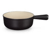 Le Creuset Caquelon Tradition schwarz matt 20cm Freisteller 1