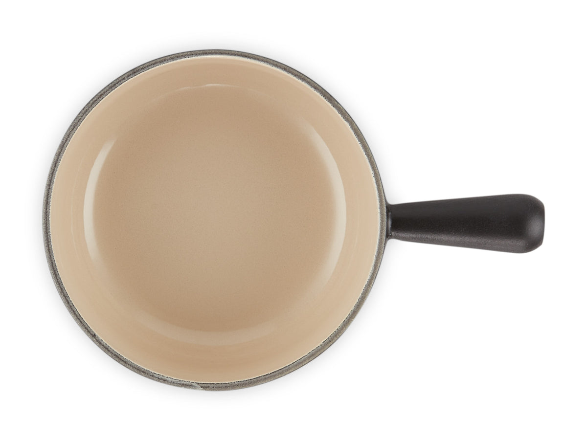 Le Creuset Caquelon Tradition schwarz matt 20cm Freisteller 4