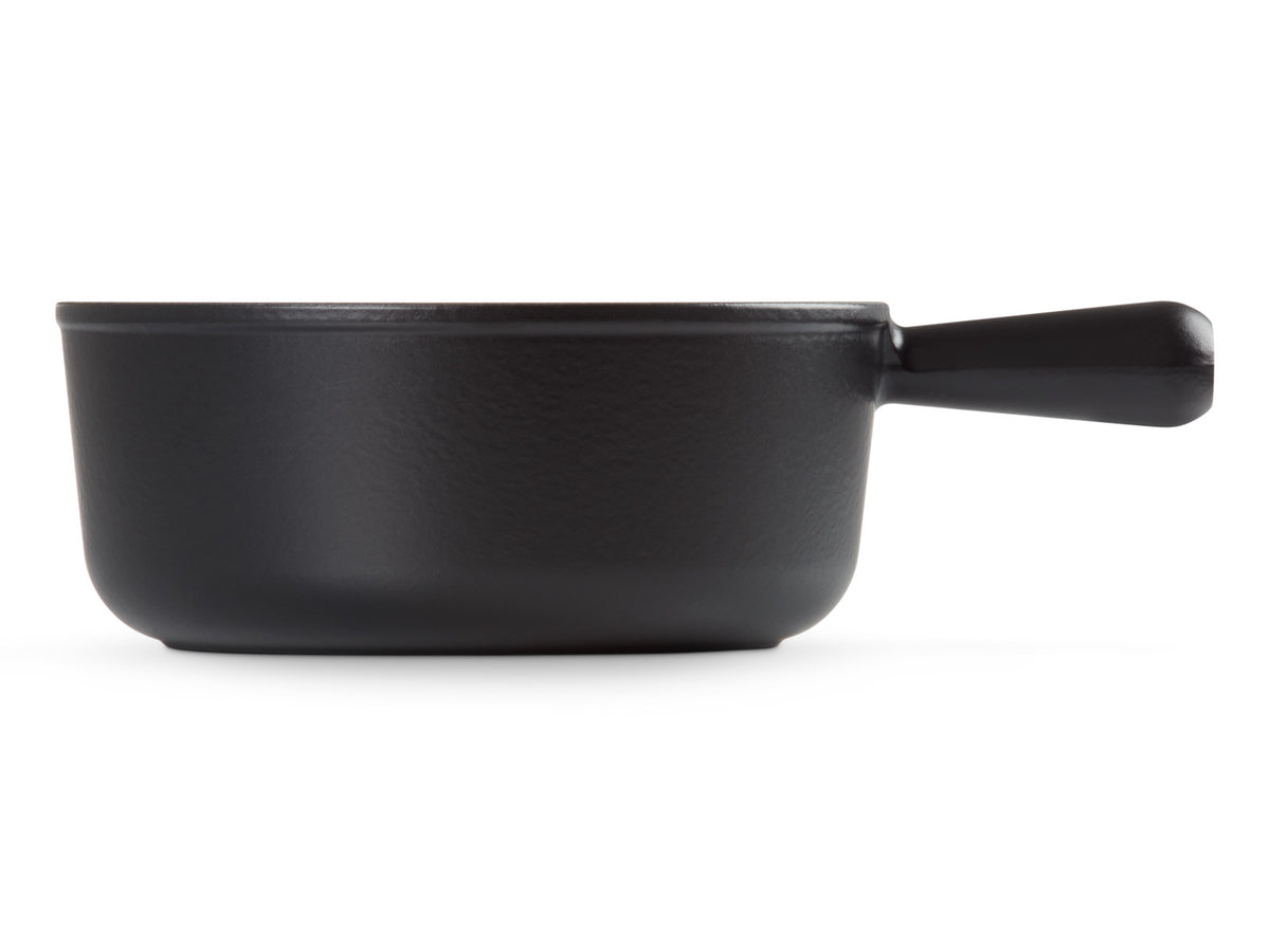 Le Creuset Caquelon Tradition schwarz matt 24cm Freisteller 2