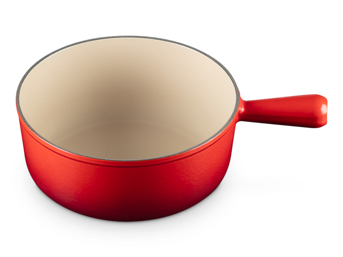 Le Creuset Caquelon Tradition kirschrot 24cm Freisteller 3