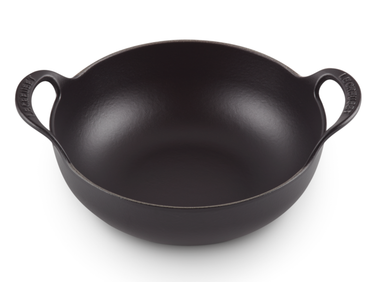 Le Creuset Balti Dish Tradition rund schwarz matt 24cm Freisteller 1
