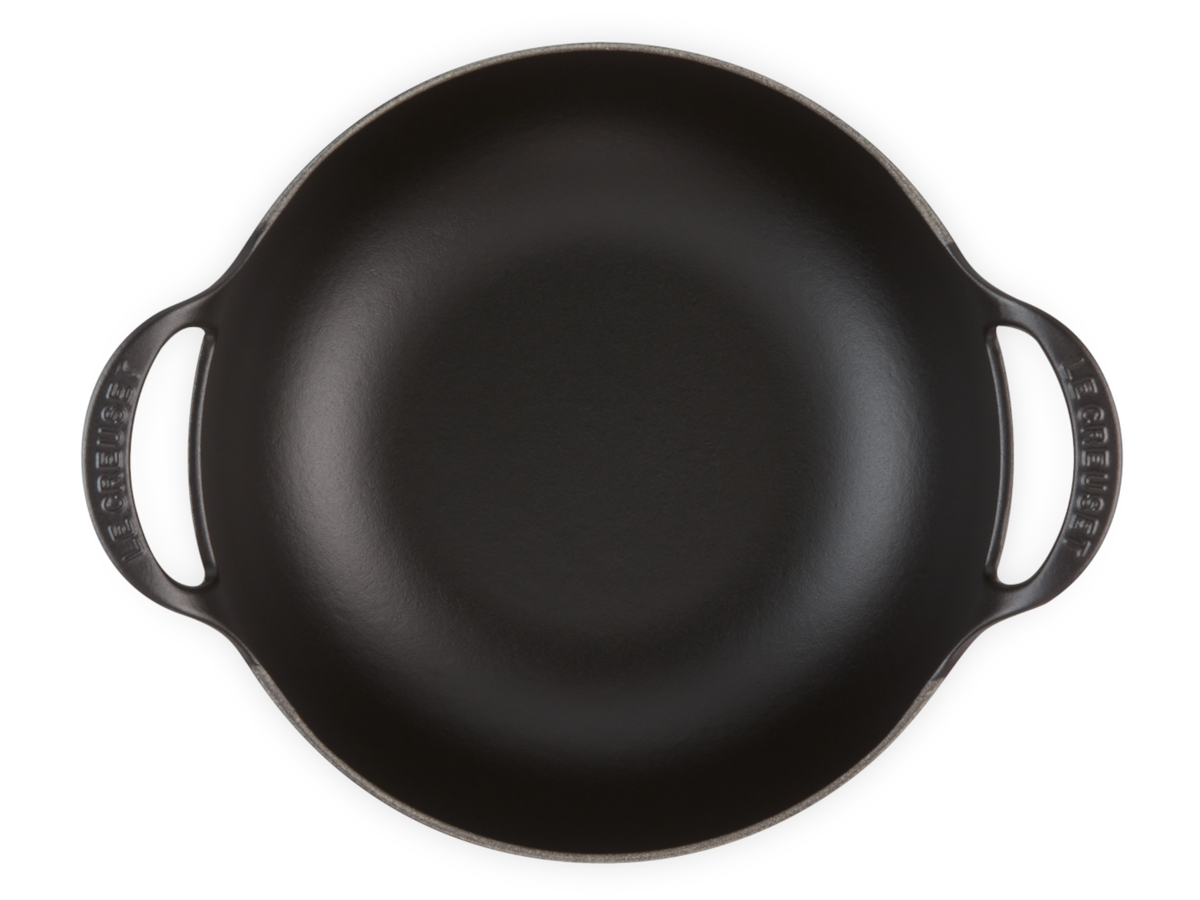 Le Creuset Balti Dish Tradition rund schwarz matt 24cm Freisteller 2