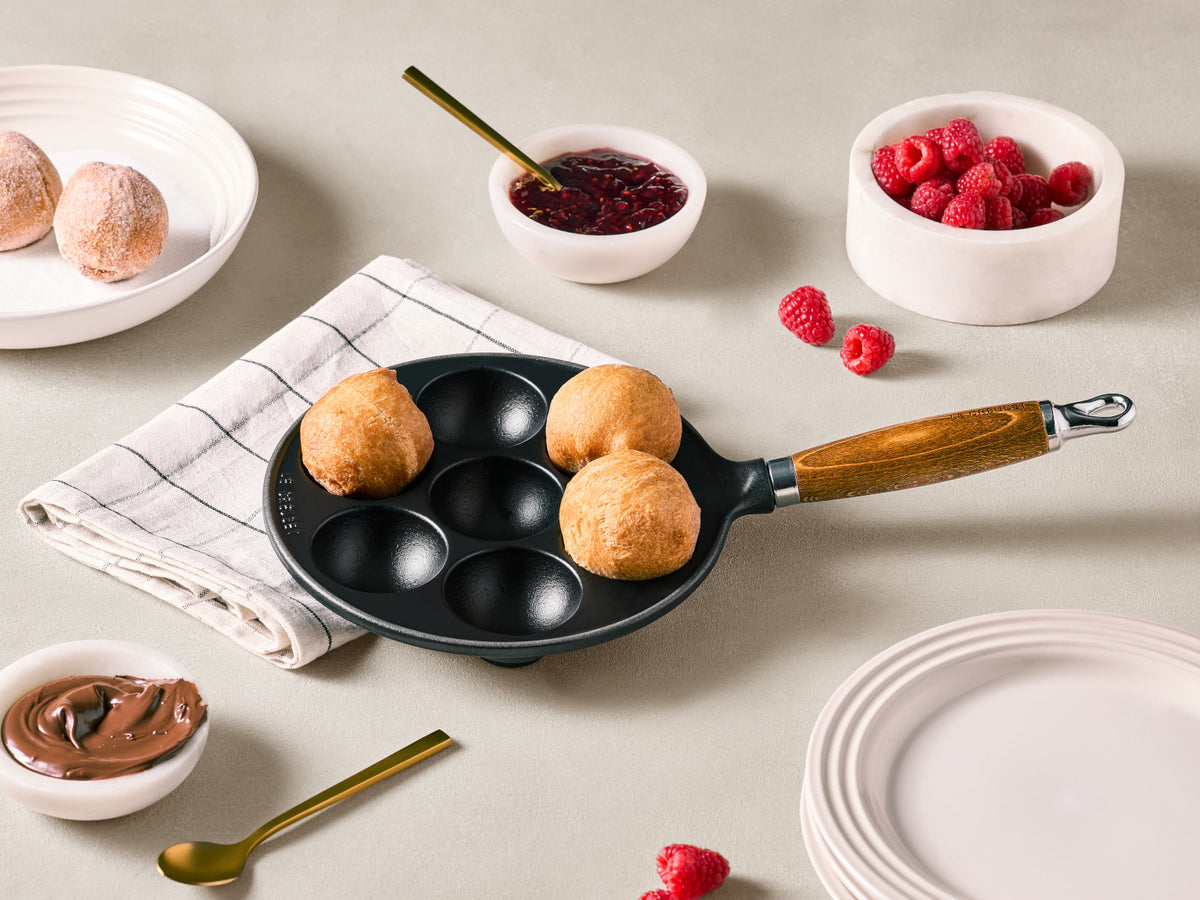 Le Creuset Pförtchenpfanne Tradition schwarz matt 20cm Lifestyle 2