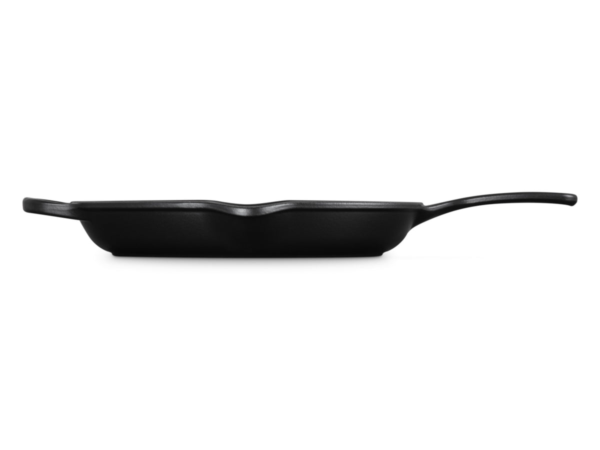 Le Creuset Brat- und Servierpfanne Signature rund schwarz matt 30cm Freisteller 3