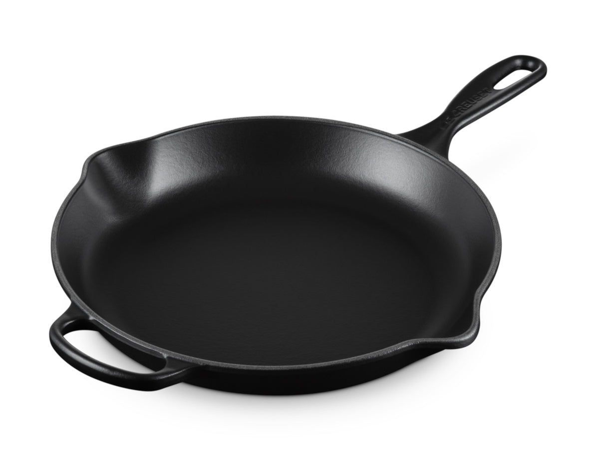 Le Creuset Brat- und Servierpfanne Signature rund schwarz matt 30cm Freisteller 2