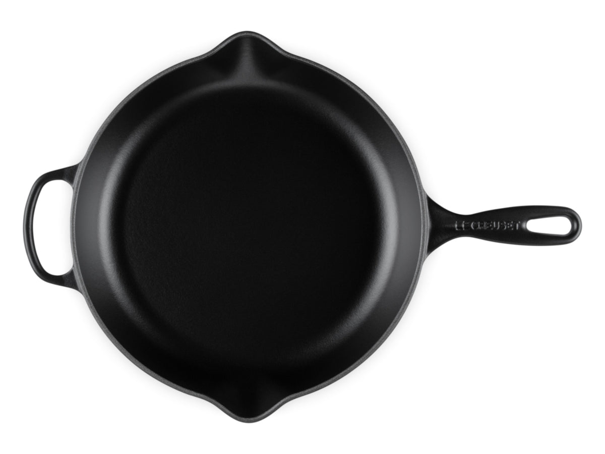 Le Creuset Brat- und Servierpfanne Signature rund schwarz matt 30cm Freisteller 4
