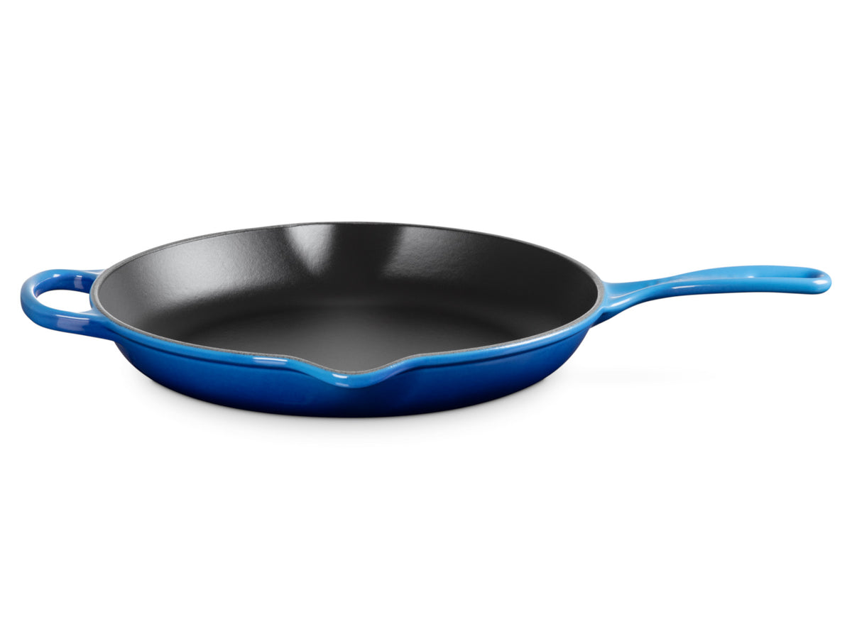 Le Creuset Brat- und Servierpfanne Signature rund azure 30cm Freisteller 1