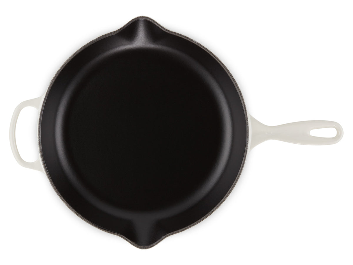 Le Creuset Brat- und Servierpfanne Signature rund meringue 30cm Freisteller 3