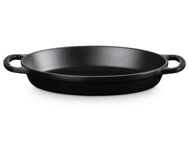 Le Creuset Backform Signature oval schwarz matt 24cm Freisteller 1