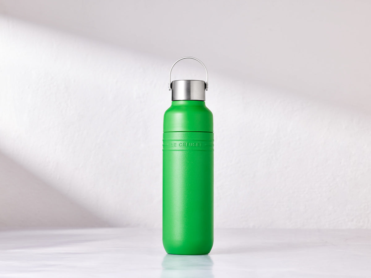 Le Creuset On The Go Trinkflasche bamboo green 1l Lifestyle 3