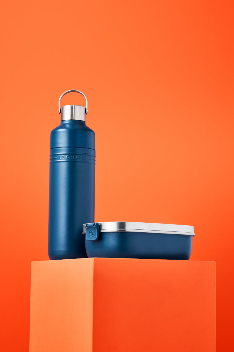 Le Creuset On The Go Trinkflasche deep teal 1l Lifestyle 4