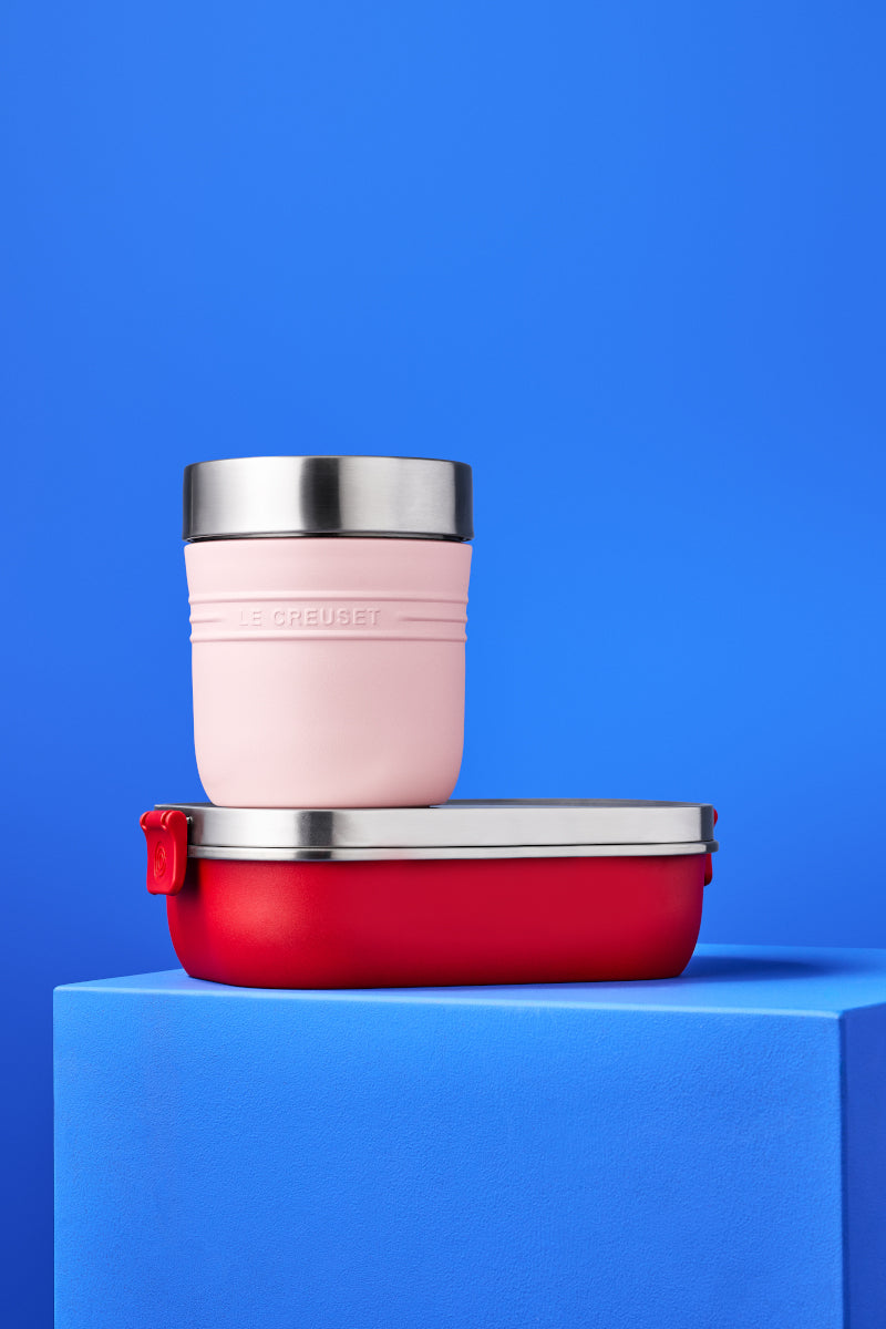 Le Creuset On The Go Lunchbox kirschrot 900ml Lifestyle 7