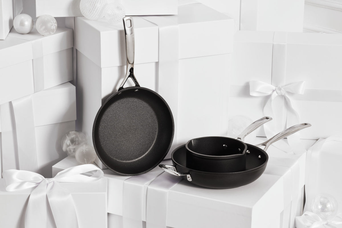 Le Creuset Aluminium-Antihaft Kochset 3tlg Lifestyle 1