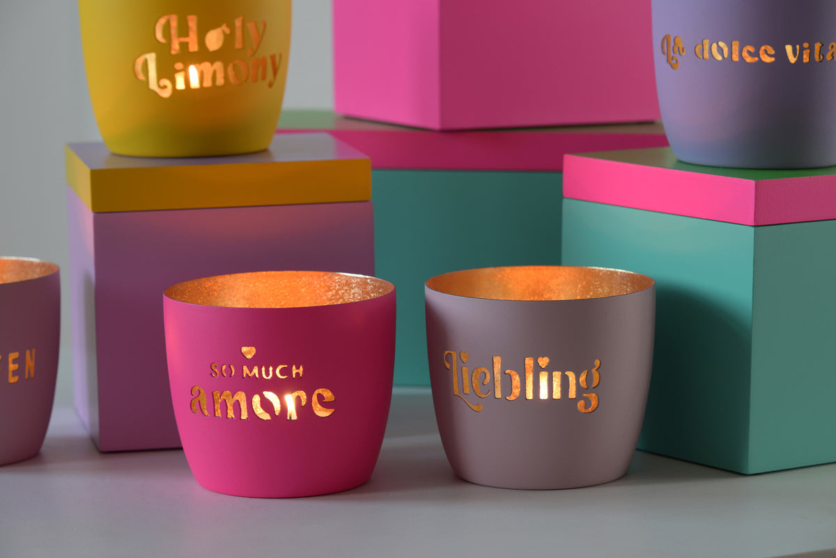 Giftcompany Madras Windlicht M Peace, Love & Happy hour lila/gold 8,5cm Lifestyle 3