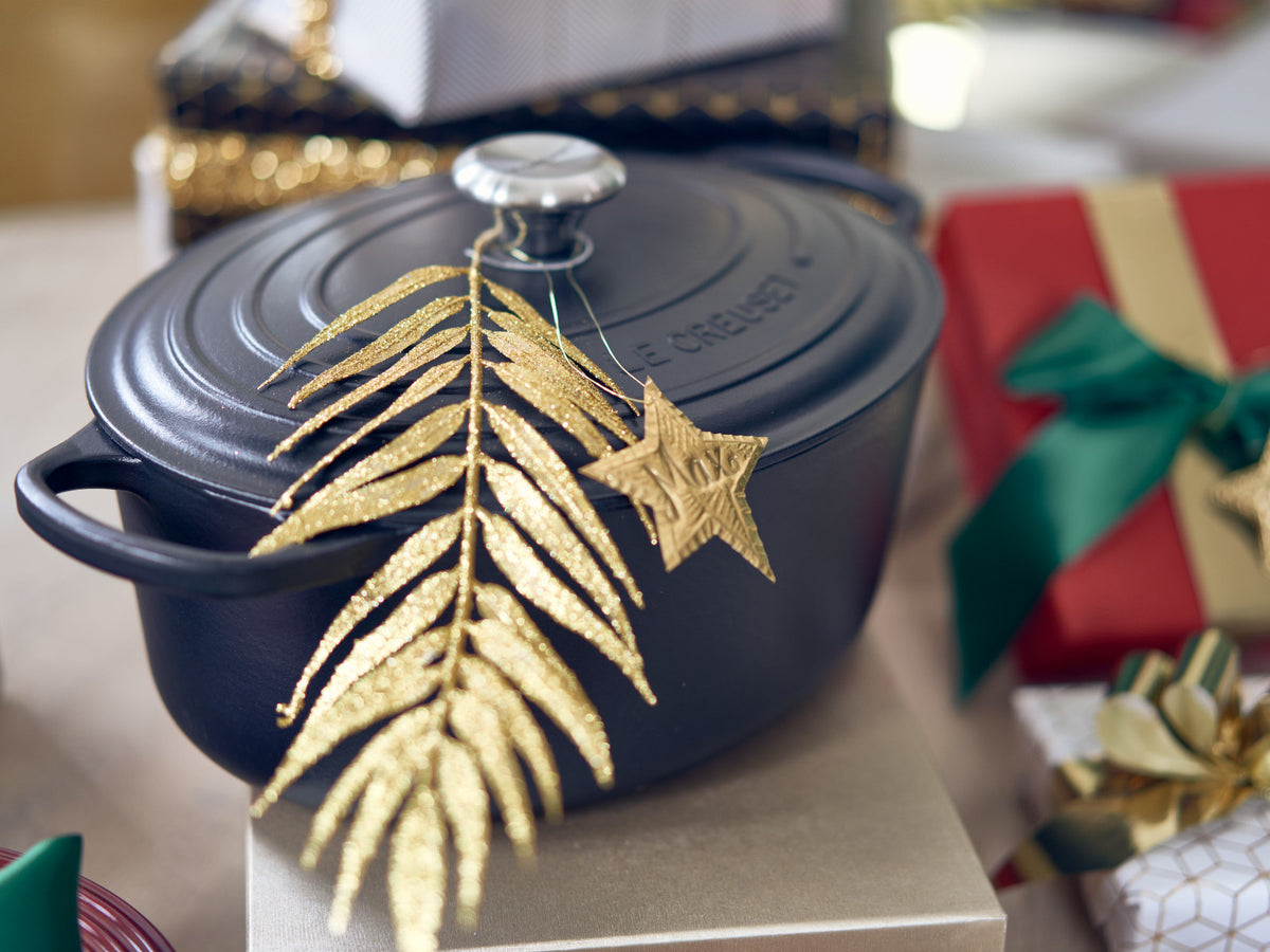 Le Creuset Bräter Signature oval schwarz matt 40cm Lifestyle 2