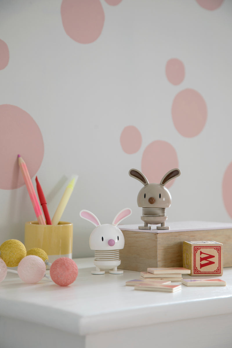 Hoptimist Bunny White 7,2cm Lifestyle 1