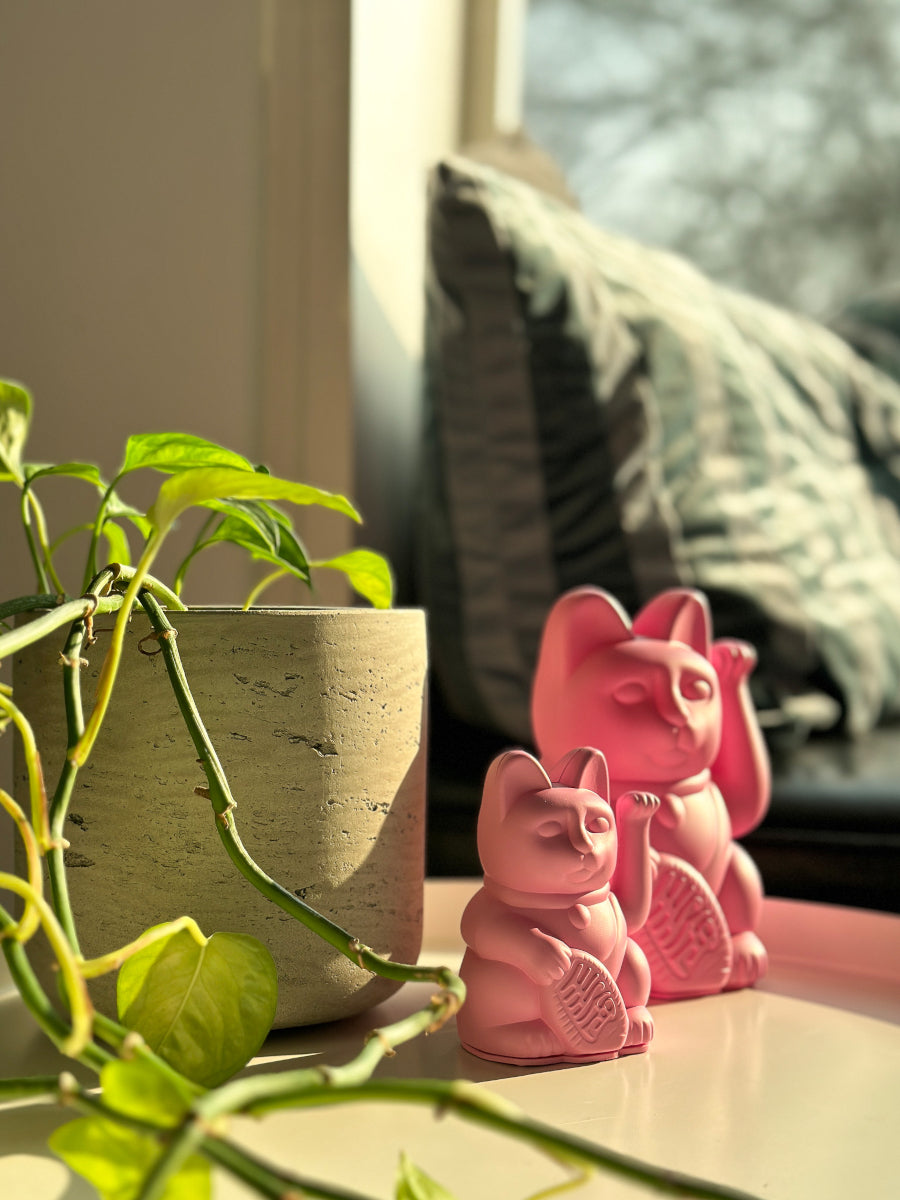 Donkey Products Lucky Cat Mini Winkekatze rosa 10cm Lifestyle 2