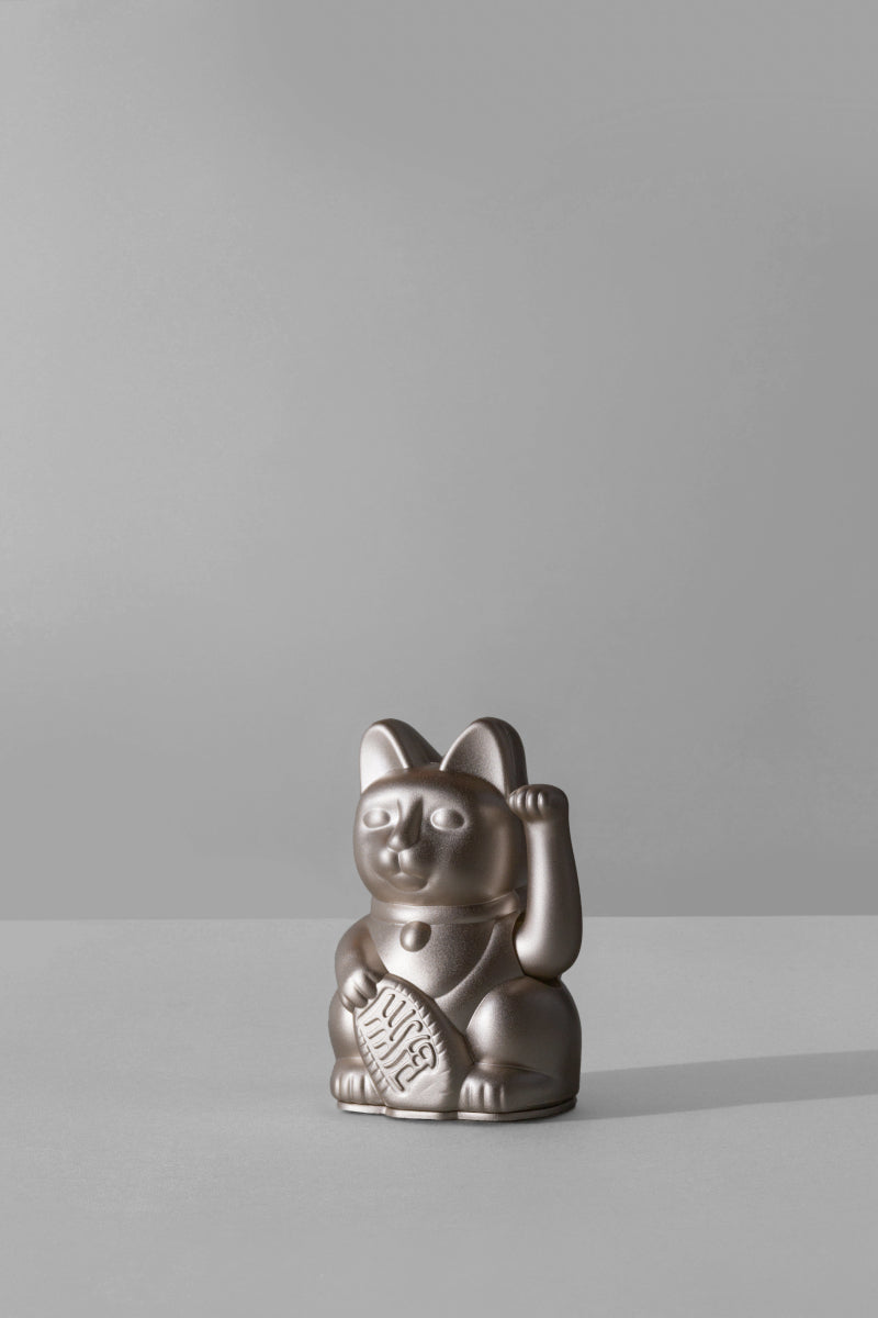 Donkey Products Lucky Cat Mini Winkekatze moonlight 10cm Lifestyle 1