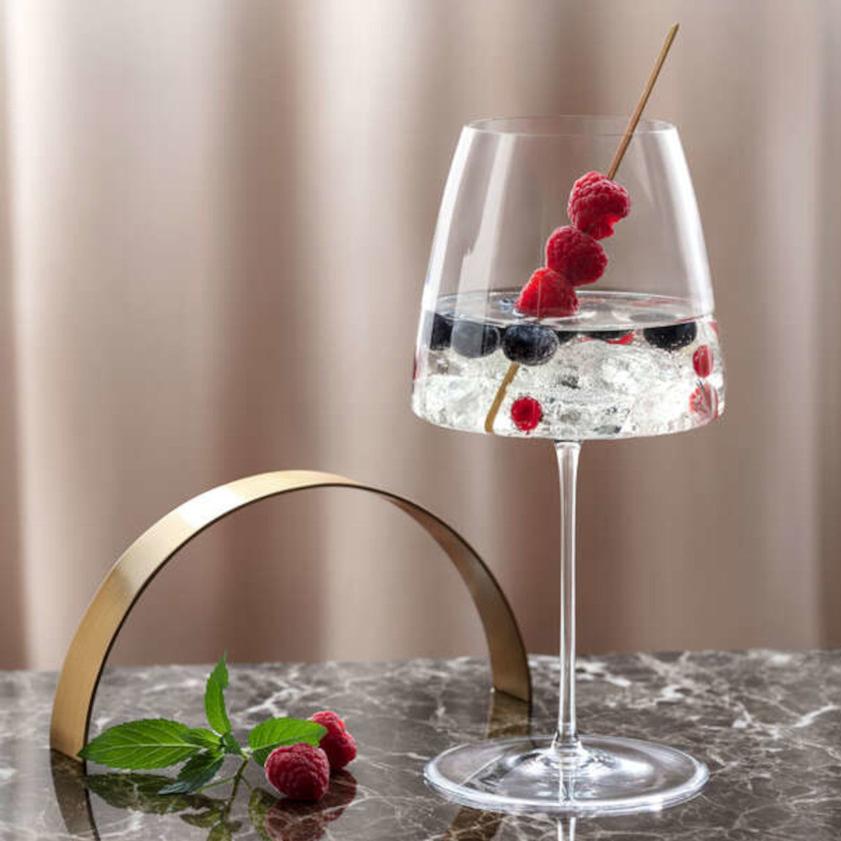 Villeroy & Boch Signature Metrochic Rotweinkelch 0,2 l Set 2tlg Lifestyle 2