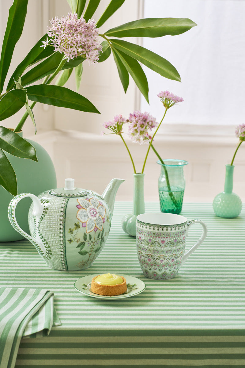 PIP STUDIO Lily&Lotus Moon Delight Light Green Becher XL 450ml Lifestyle 1