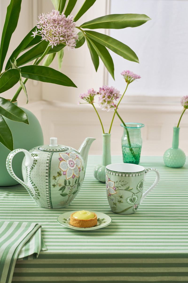 PIP STUDIO Lily&Lotus Light Green Becher XL 450ml Lifestyle 1