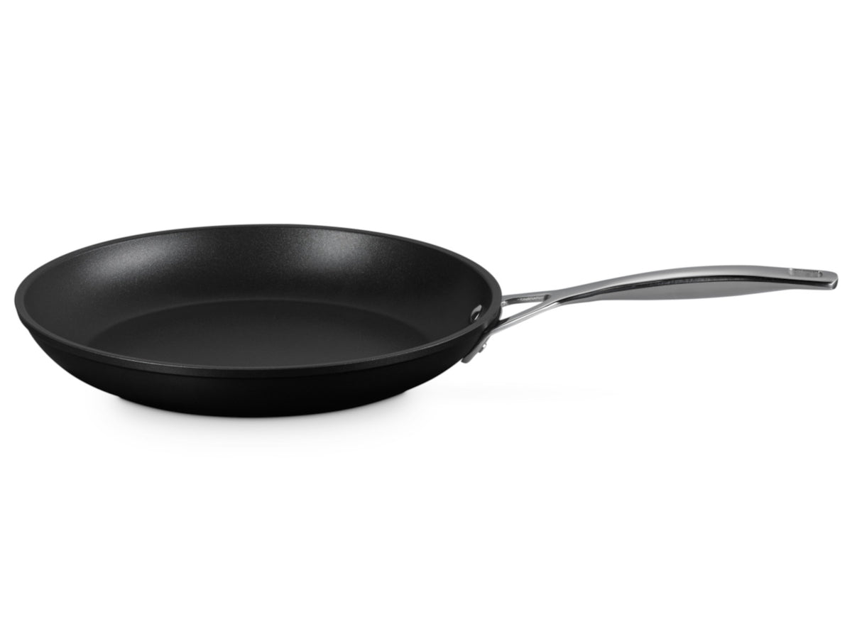 Le Creuset Essential Kochgeschirrset Keramik-Antihaft 4tlg Freisteller 2