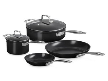 Le Creuset Essential Kochgeschirrset Keramik-Antihaft 4tlg Freisteller 1