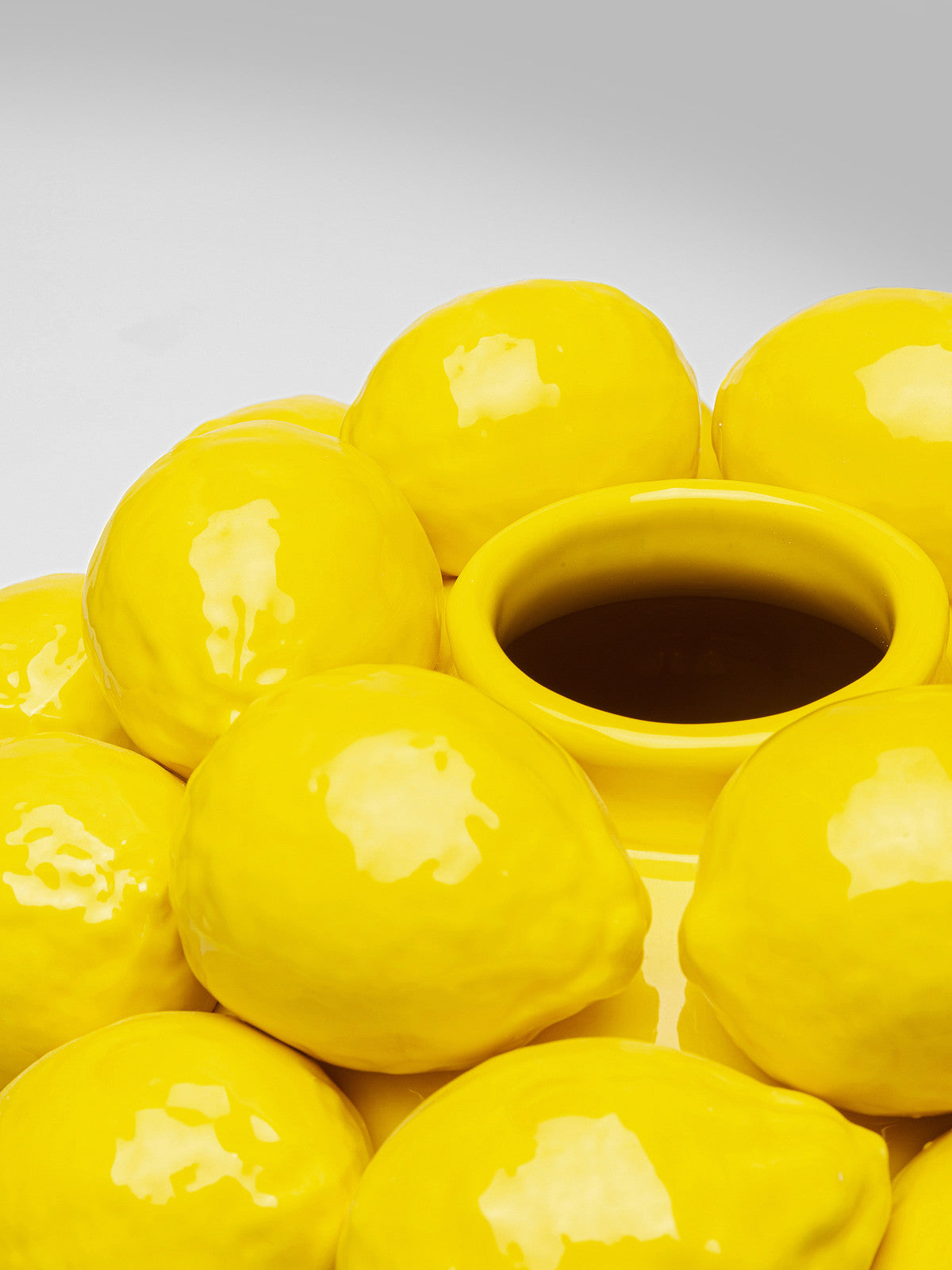 KARE Design Vase Lemon Juice 40cm Lifestyle 1