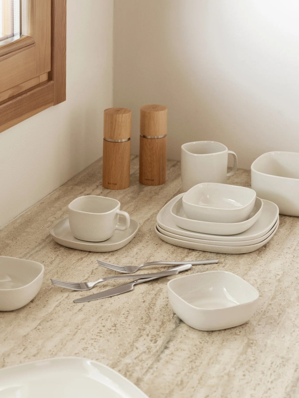 Blomus VAHLO Becher mit Henkel moonbeam 0,4l Lifestyle 2