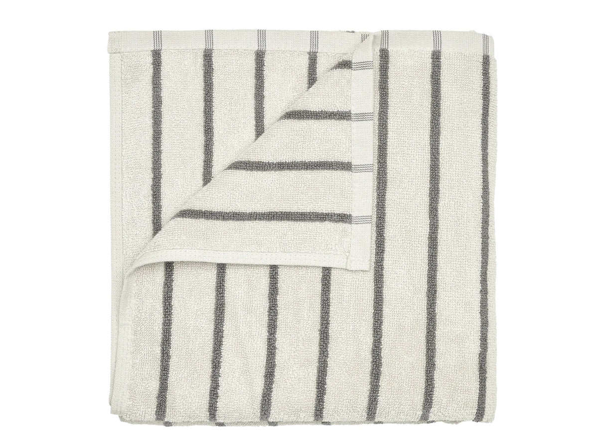Blomus ARTO Badetuch moonbeam/magnet thin stripes 70x140cm Freisteller 2