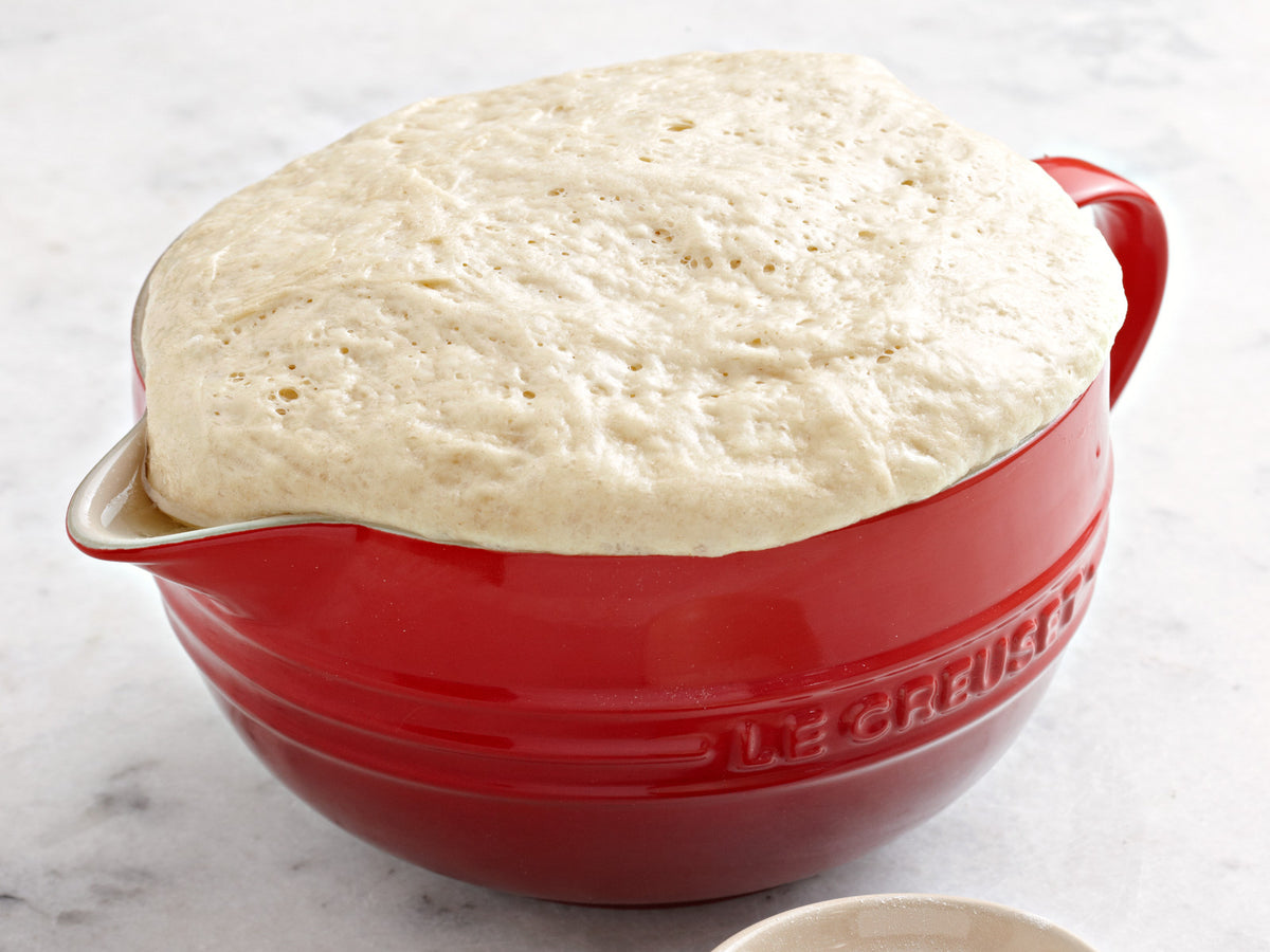 Le Creuset Rührschüssel mit Henkel kirschrot 2l Lifestyle 1