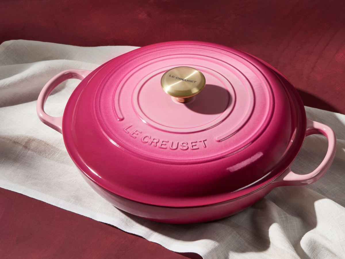 Les Creuset Bräter Signature rund berry 24cm Lifestyle 1