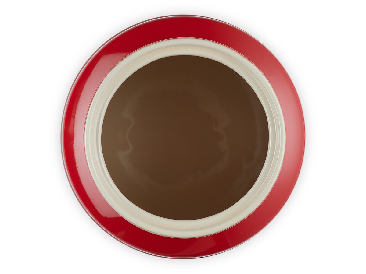 Le Creuset Kekdose mit Deckel kirschrot 2,4l Freisteller 4