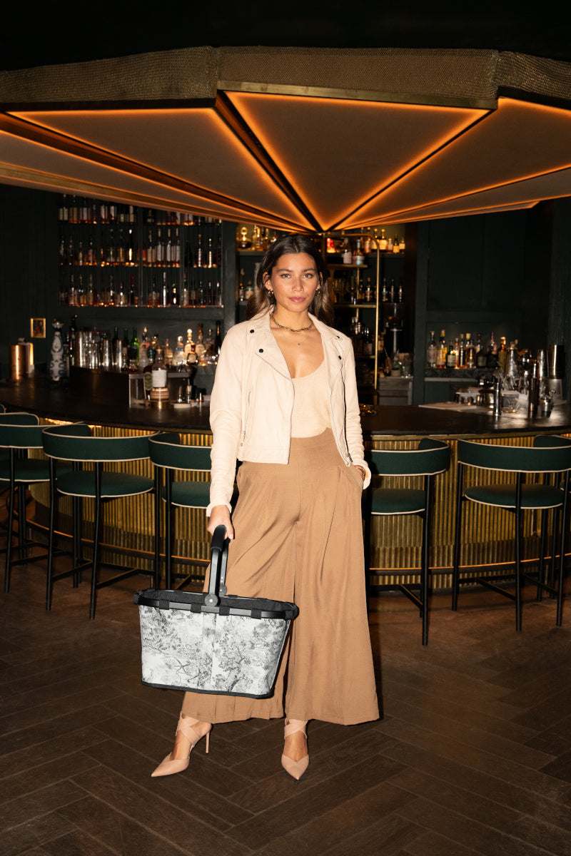 reisenthel carrybag jacquard grey Lifestyle 4