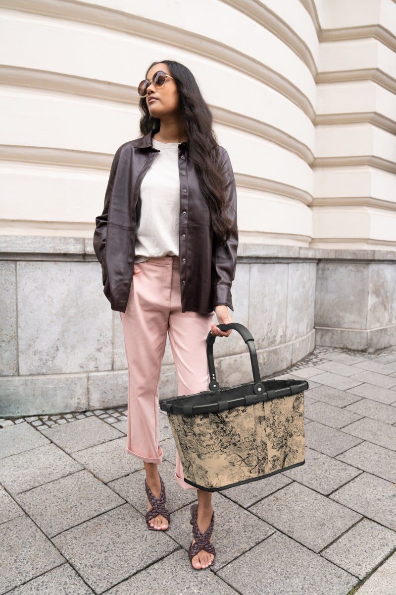 reisenthel carrybag jacquard brown Lifestyle 2