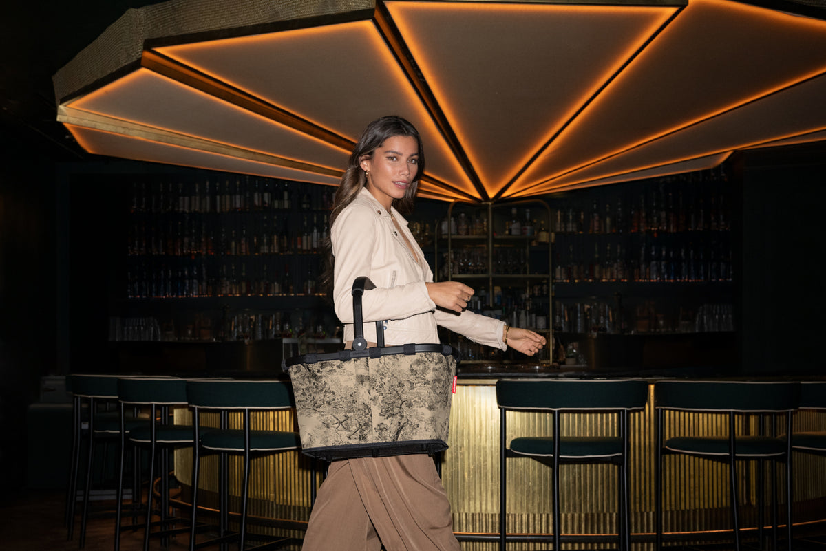 reisenthel carrybag jacquard brown Lifestyle 5