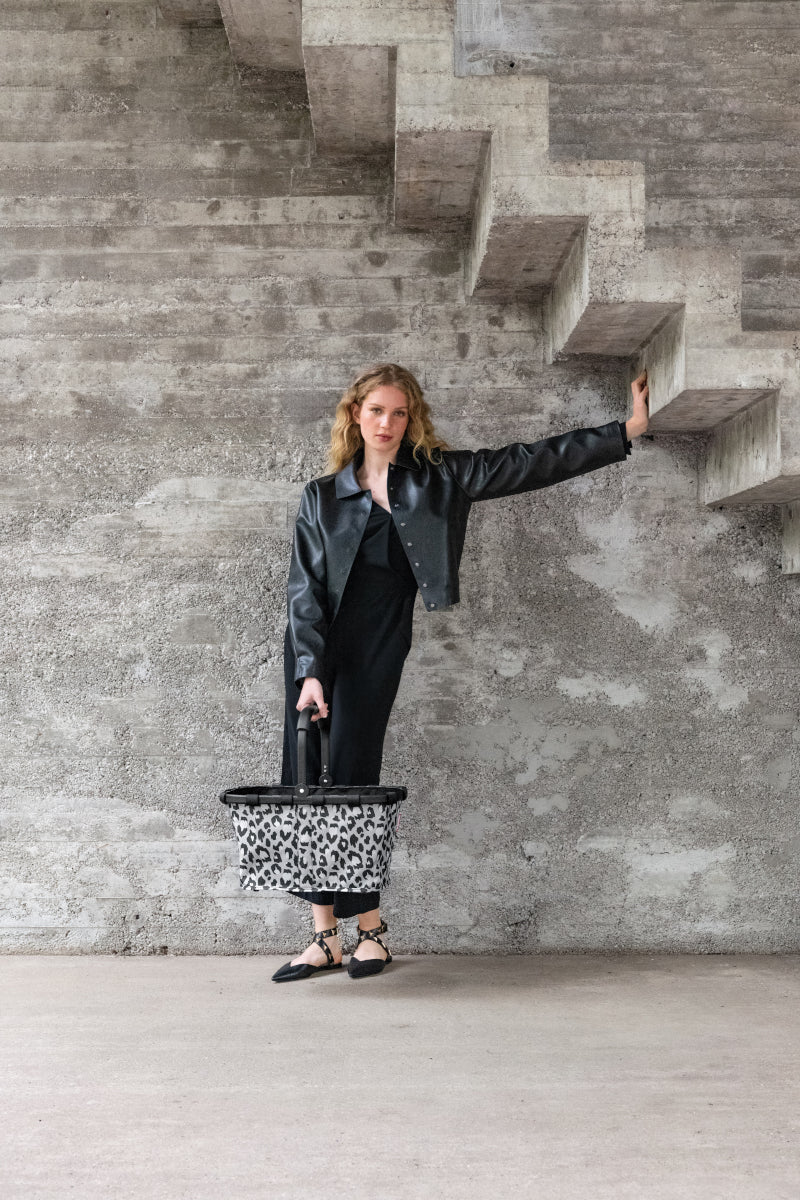 reisenthel carrybag frame leo nero Lifestyle 5