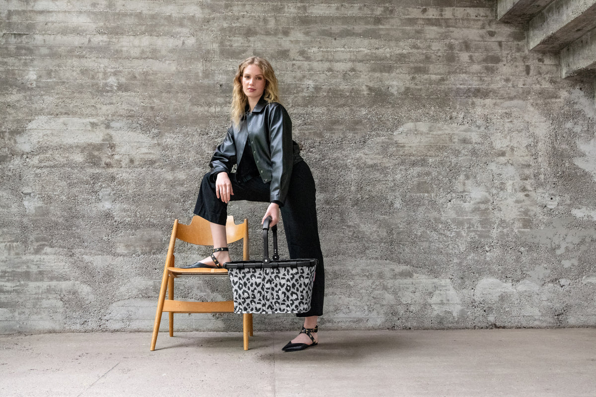 reisenthel carrybag frame leo nero Lifestyle 2