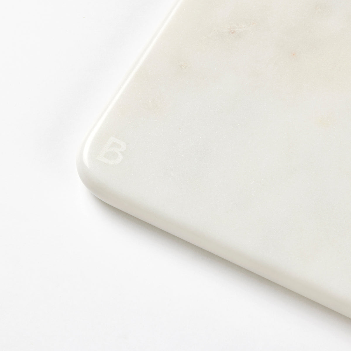 Broste Copenhagen Olina Schneidebrett white marmor 26x30cm Freisteller
