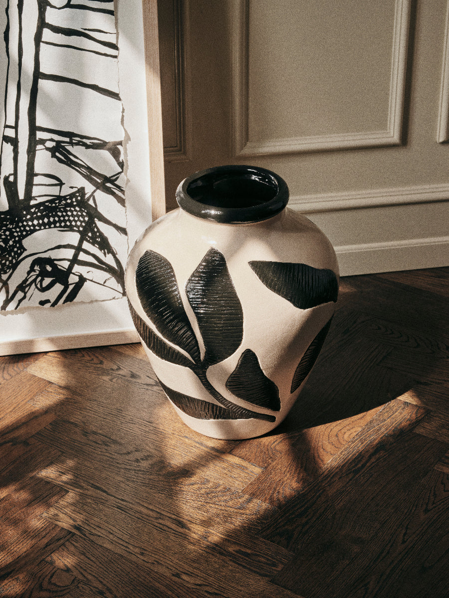 Broste Copenhagen Herbert Vase black/rainy day grey 40cm Lifestyle 2