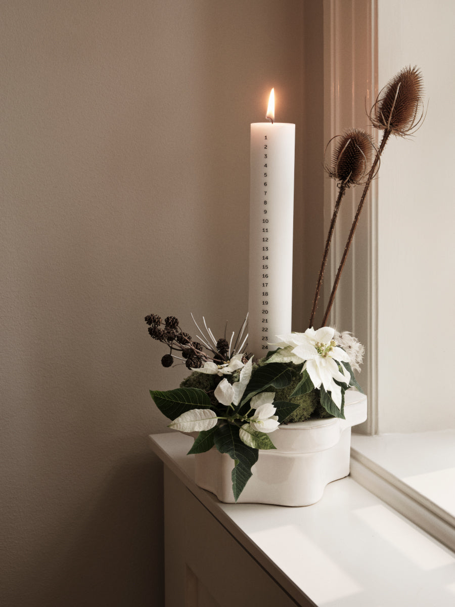Broste Copenhagen Handwritten Kalenderlicht weiß 25cm Lifestyle 1