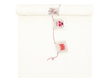 Greengate Xmas letter Tischläufer mit Stickerei white 140x40cm Freisteller 1