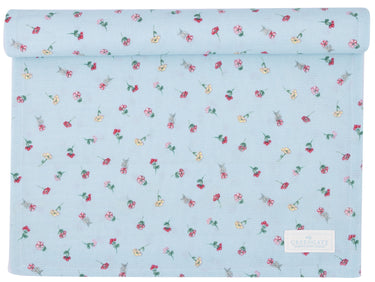 Greengate Lianca Tischläufer pale blue 140x45cm Freisteller 1