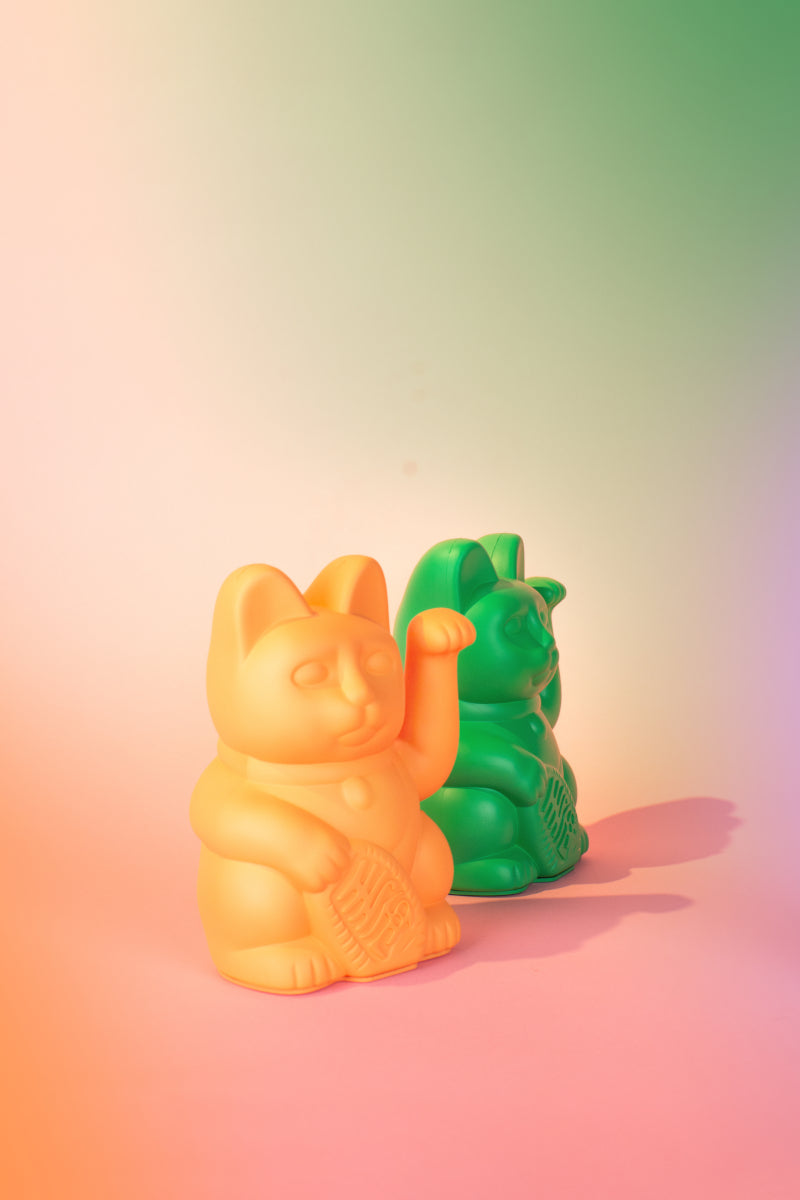 Donkey Products Lucky Cat Classic Winkekatze vivid green 15cm Lifestyle 2