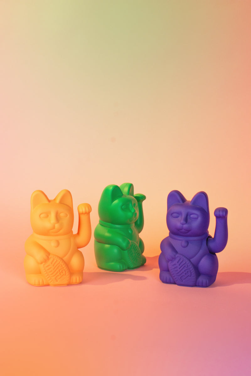 Donkey Products Lucky Cat Classic Winkekatze vivid green 15cm Lifestyle 4