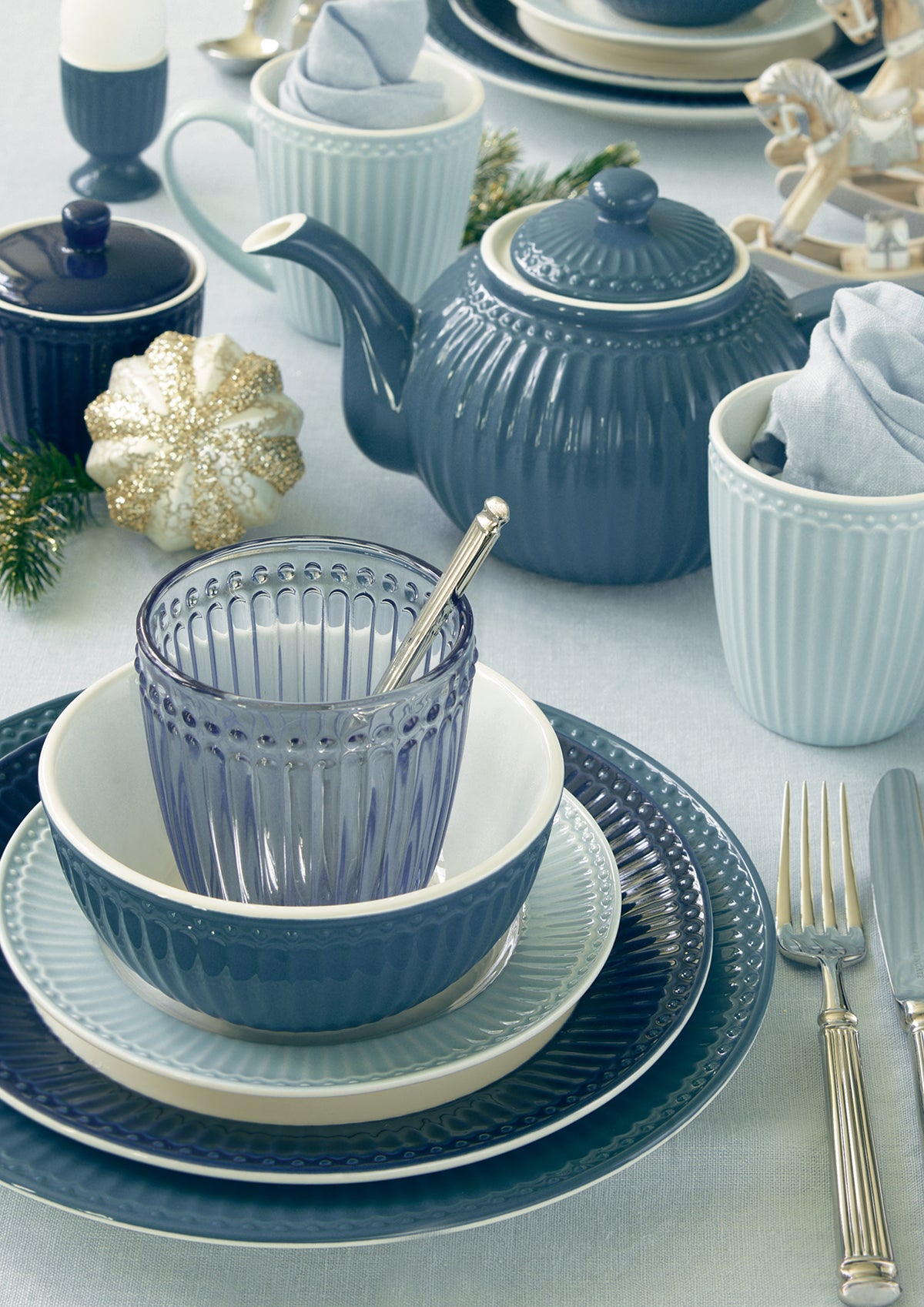 Greengate Alice Becher mit Henkel pale blue 0,4 l Set6 Lifestyle