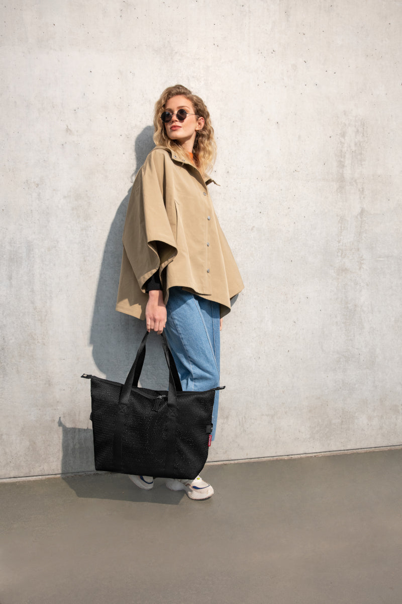 reisenthel extralite weekender M mesh black Lifestyle 3